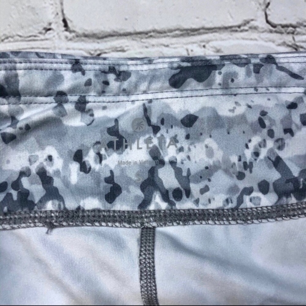 Athleta Run Dapple Be Free Crop Legging Gray White Size Small Activewear - Picture 11 of 14